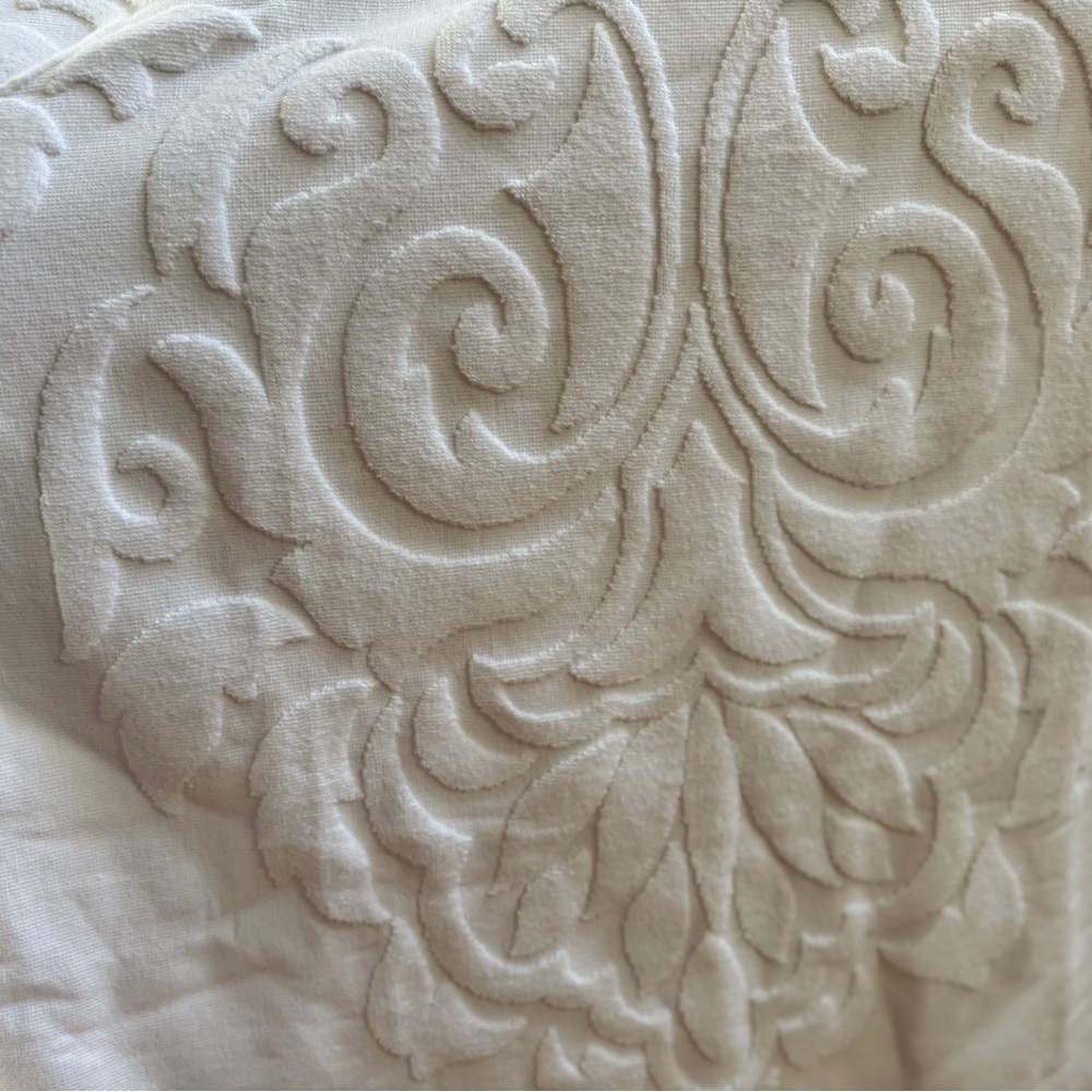 Frontgate Resort Sculpted Bath Towel - NWT - Picture 15 of 15